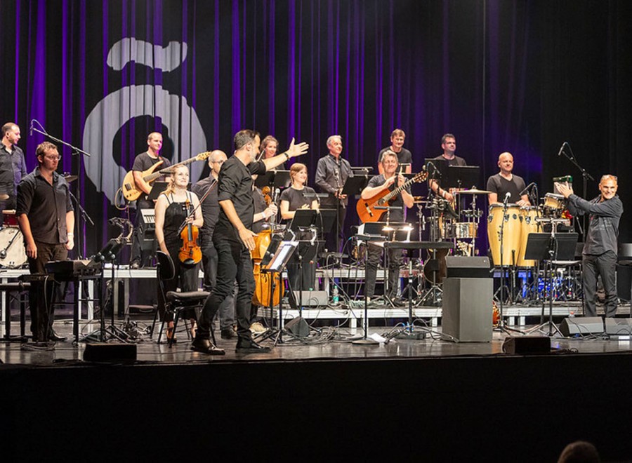 alpentoene-23-Fr-Gianluca Sala Gabriele Comeglio Theater Uri Hausorchester-c-emmanuelle-nemoz