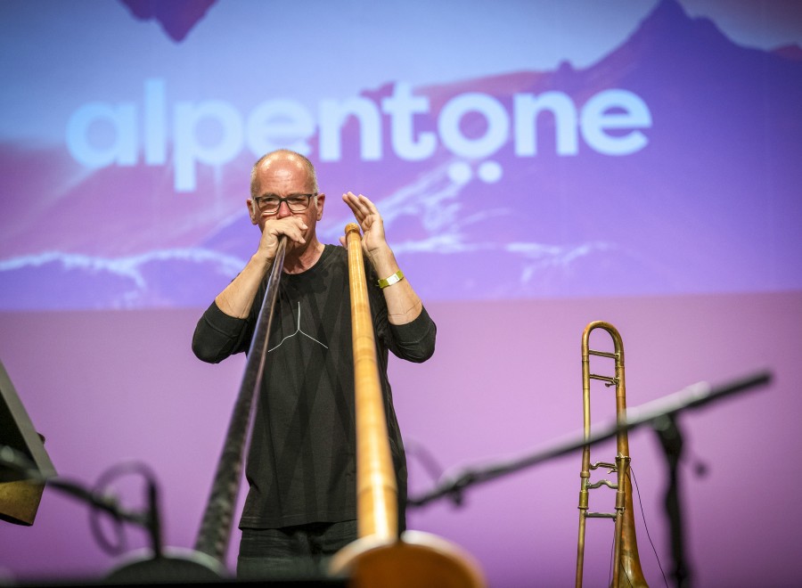 gallery/roland-dahinden-bann-9849