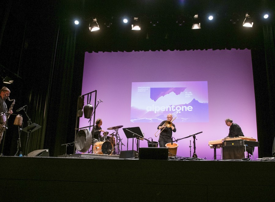 gallery/roland-dahinden-bann-9894